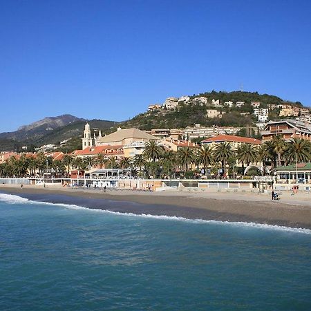 Holiday In Pietra Ligure Bagian luar foto