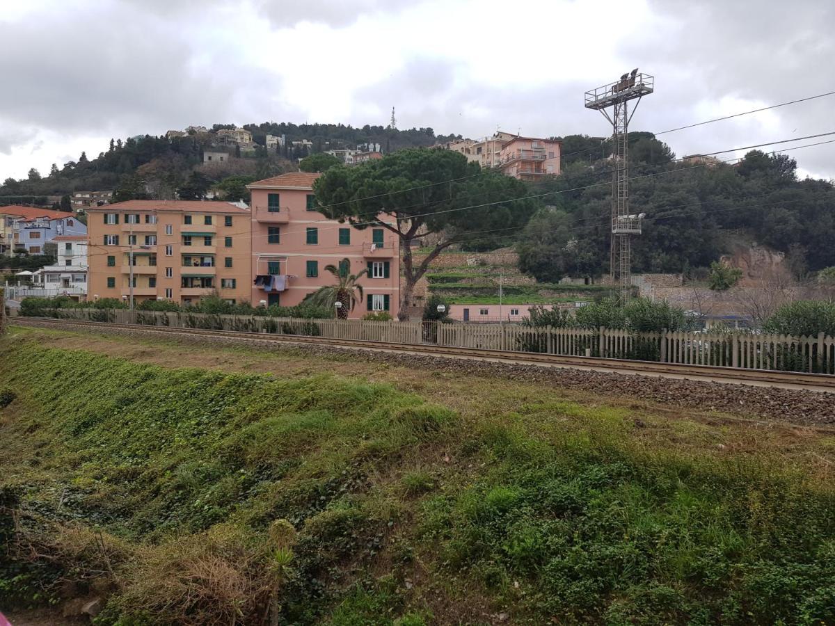Holiday In Pietra Ligure Bagian luar foto